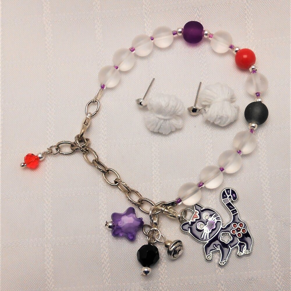 Handmade jewelry set: bracelet and two pairs of earrings No 934